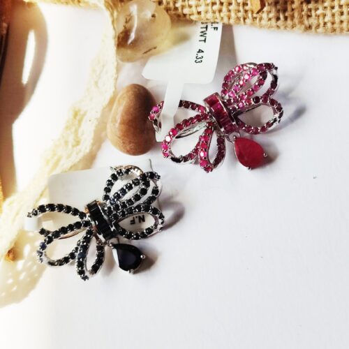 Knot of Affection Blue Sapphire Brooch