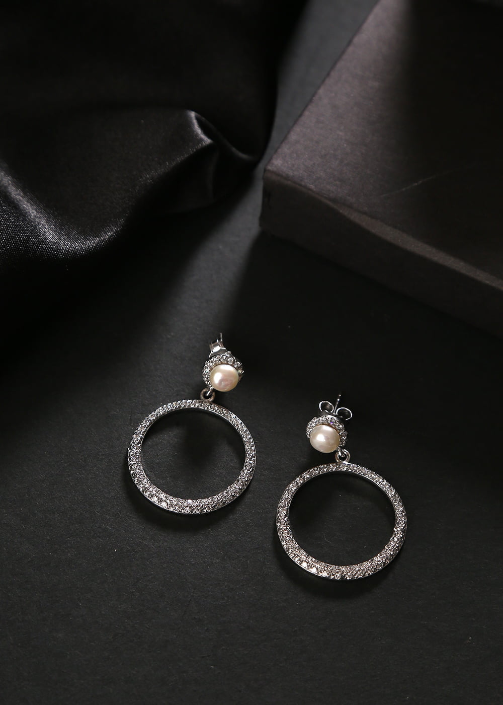 Wreath of Love Earring1